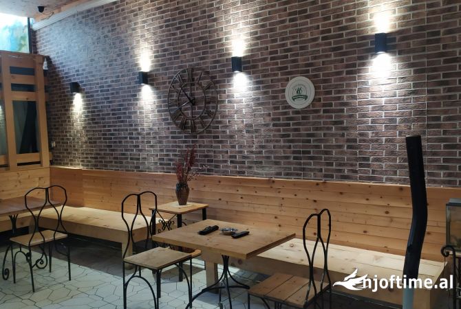 Ambiente Commerciale in Affitto 5+1 a Tirana - 3,500 Euro