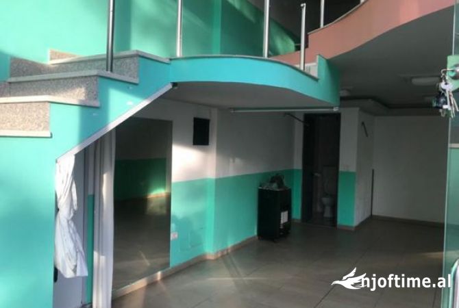 Ambiente Commerciale in Affitto 1+1 a Tirana - 380 Euro