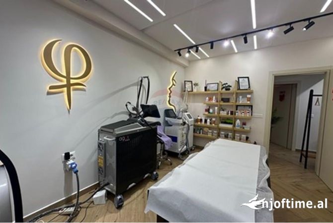 Jepet me qira klinike tek Komuna te Parisit.