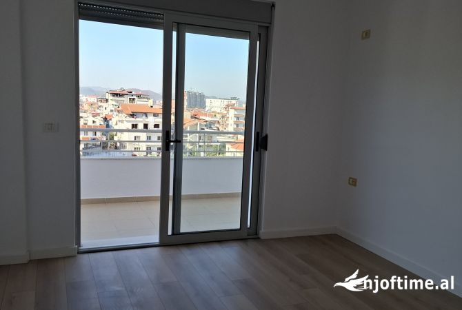 Shtepi ne shitje Apartament ne Tirane, 2+1, Mobilimi Bosh, pa mobiluar, Pagesa 173,000  Euro.