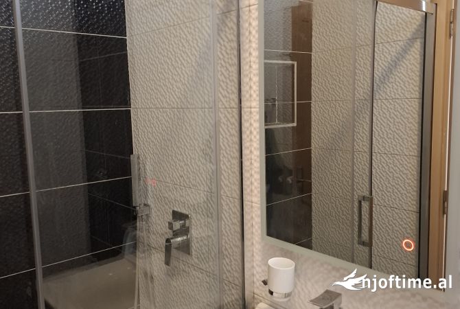 Shtepi ne shitje Apartament ne Tirane, 2+1, Mobilimi Bosh, pa mobiluar, Pagesa 173,000  Euro.