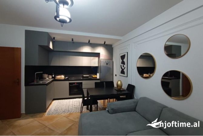Shtepi ne shitje Apartament ne Tirane, 1+1, Mobilimi E mobiluar, Pagesa 135,000  Euro.