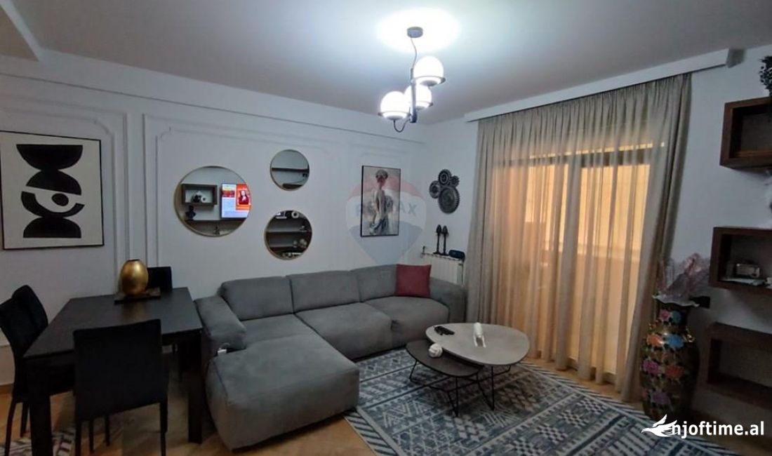 Shtepi ne shitje Apartament ne Tirane, 1+1, Mobilimi E mobiluar, Pagesa 135,000  Euro.