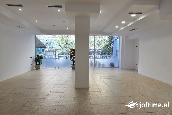 Ambiente Commerciale in Affitto 1+1 a Tirana - 1,000 Euro
