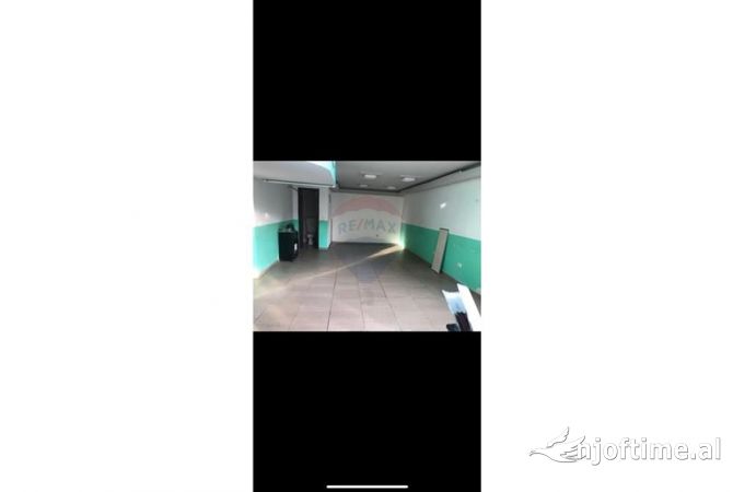 Shitet dyqan ne Pazar te Ri