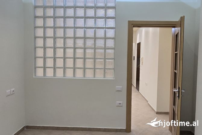 Zyra ne Qira - Rruga e Elbasanit 🏢