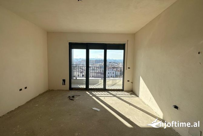 Shtepi ne shitje Apartament ne Tirane, 1+1, Mobilimi Bosh, pa mobiluar, Pagesa 125,000  Euro.