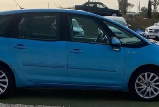 Auto in Vendita a Durazzo - 3,400 Euro