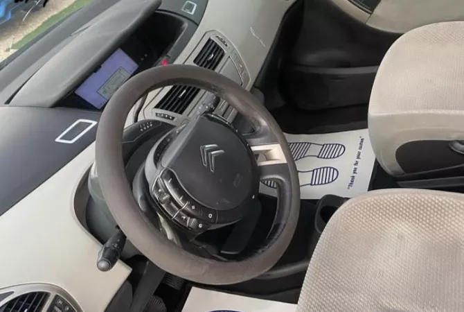 Auto in Vendita a Durazzo, Citroen, 2007 Diesel,Kambio Automatik Pagamento 3,400  Euro.