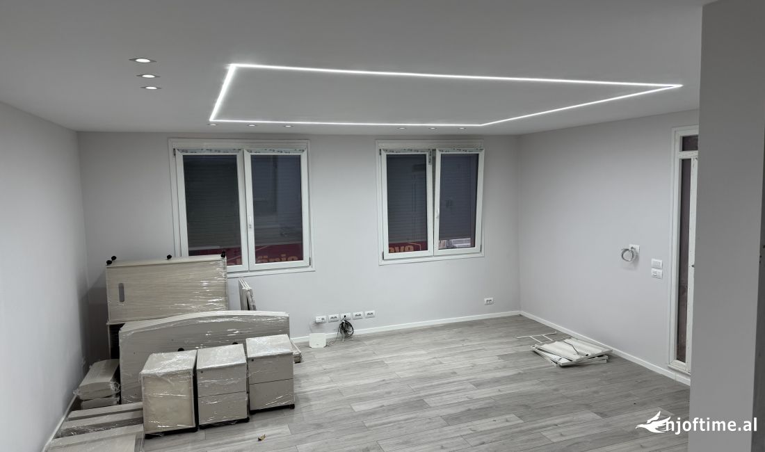 Ambient komercial me qera , rruga e elbasanit.