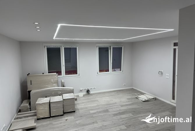 Ambiente Commerciale in Affitto 1+1 a Tirana - 1,700 Euro