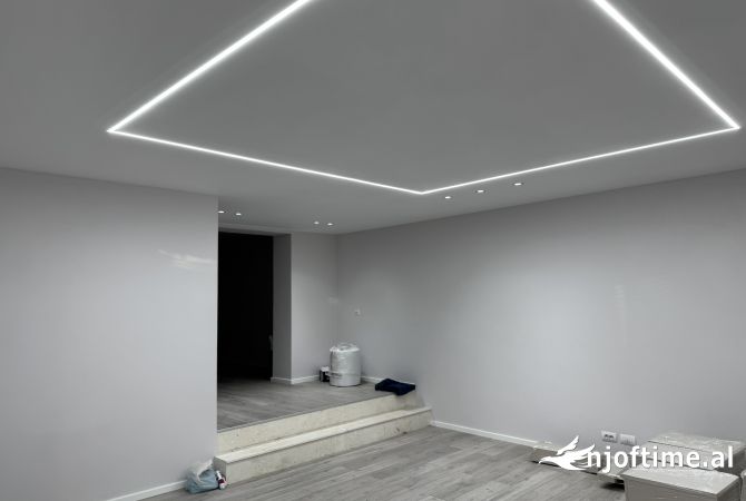 Ambiente Commerciale in Affitto 1+1 a Tirana - 1,700 Euro