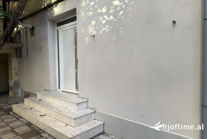 Ambient komercial me qera , rruga e elbasanit.