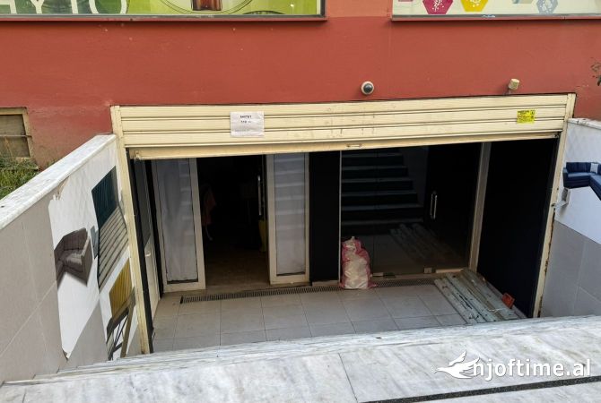 Ambiente Commerciale in Vendita 1+1 a Tirana - 275,000 Euro
