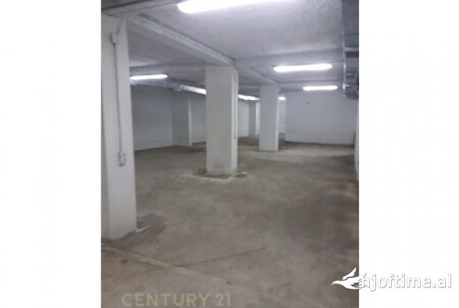 Business Property in Sale 4+1 in Tirana - 210,000 Euro