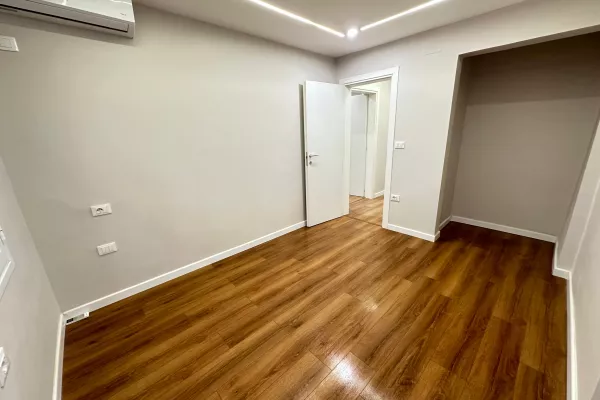 Shtepi ne shitje Apartament ne Tirane, 2+1, Mobilimi Bosh, pa mobiluar, Pagesa 350,000  Euro.