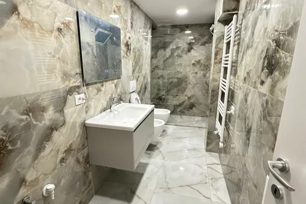 Shtepi ne shitje Apartament ne Tirane, 2+1, Mobilimi Bosh, pa mobiluar, Pagesa 350,000  Euro.