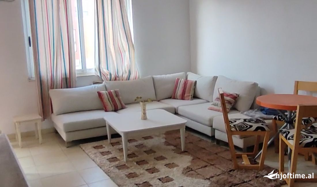 Shtepi me qera Apartament ne Tirane, 1+1, Mobilimi E mobiluar, Pagesa 35,000  Leke.