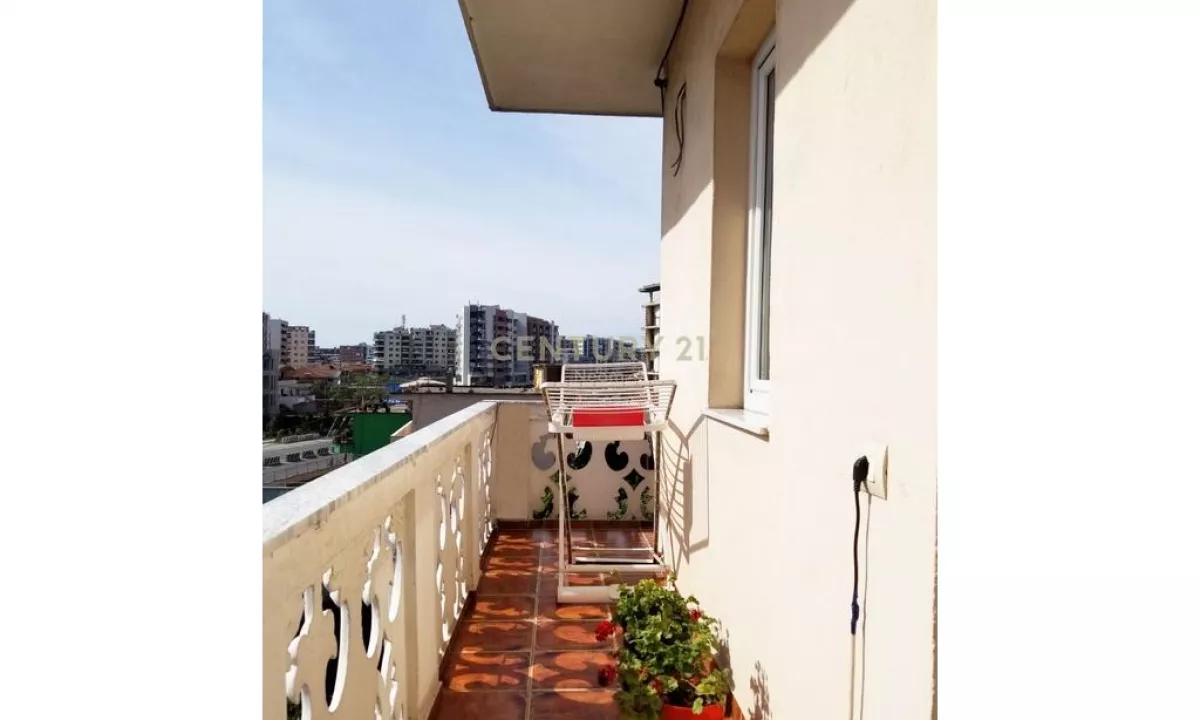 Shtepi me qera Apartament ne Tirane, 3+1, Mobilimi E mobiluar, Pagesa 600  Euro.