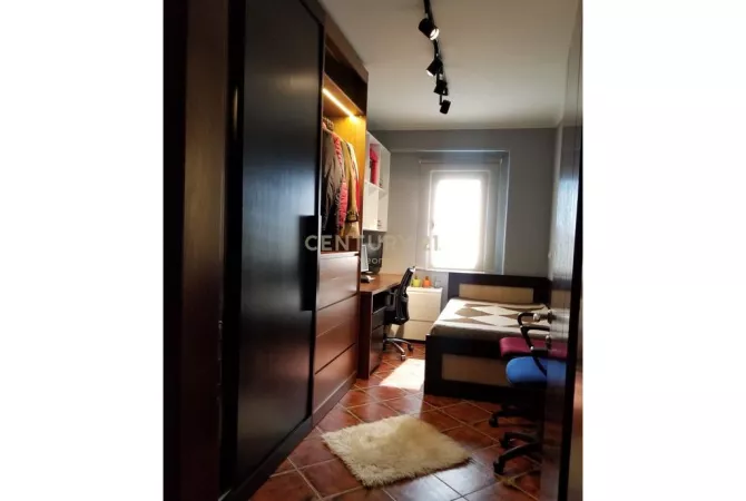 Shtepi me qera Apartament ne Tirane, 3+1, Mobilimi E mobiluar, Pagesa 600  Euro.