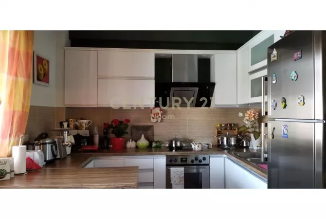 Shtepi me qera Apartament ne Tirane, 3+1, Mobilimi E mobiluar, Pagesa 600  Euro.