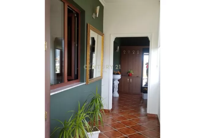 Shtepi me qera Apartament ne Tirane, 3+1, Mobilimi E mobiluar, Pagesa 600  Euro.