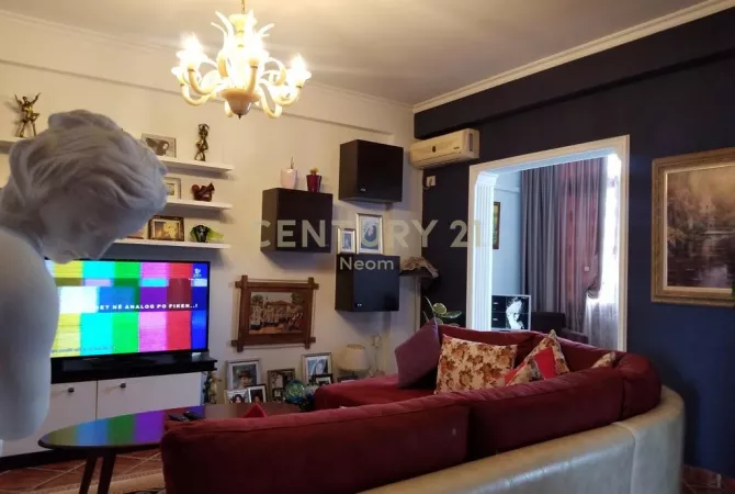 Shtepi me qera Apartament ne Tirane, 3+1, Mobilimi E mobiluar, Pagesa 600  Euro.