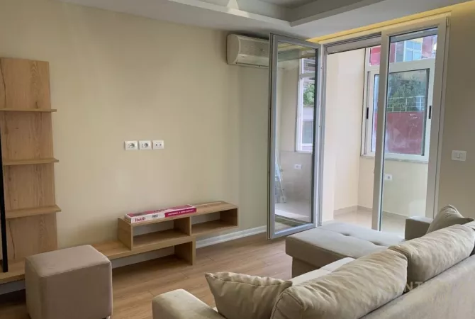 Shtepi me qera Apartament ne Tirane, 2+1, Mobilimi E mobiluar, Pagesa 700  Euro.