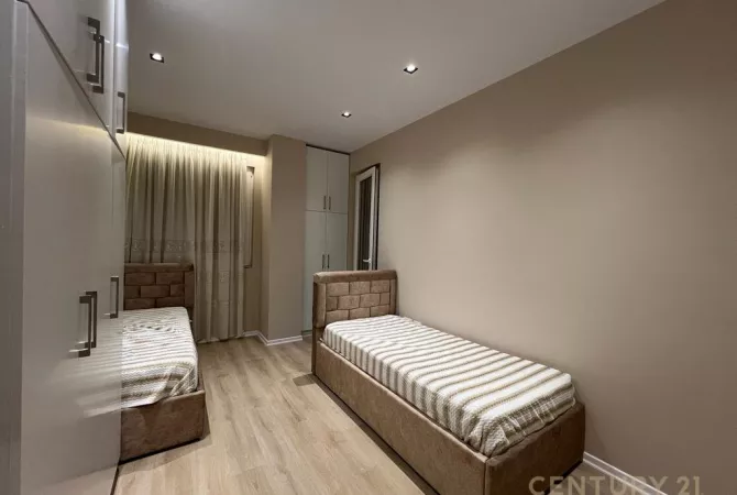 Shtepi me qera Apartament ne Tirane, 2+1, Mobilimi E mobiluar, Pagesa 550  Euro.