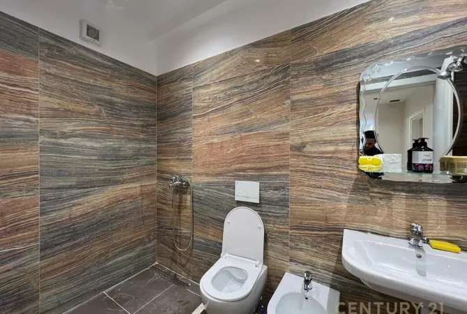 Shtepi me qera Apartament ne Tirane, 2+1, Mobilimi E mobiluar, Pagesa 550  Euro.