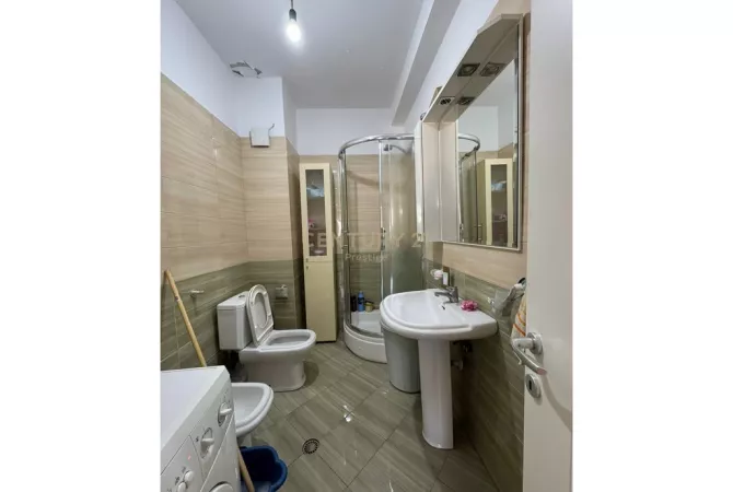 Shtepi me qera Apartament ne Tirane, 2+1, Mobilimi E mobiluar, Pagesa 450  Euro.