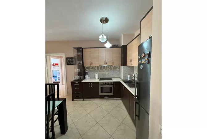Shtepi me qera Apartament ne Tirane, 2+1, Mobilimi E mobiluar, Pagesa 450  Euro.