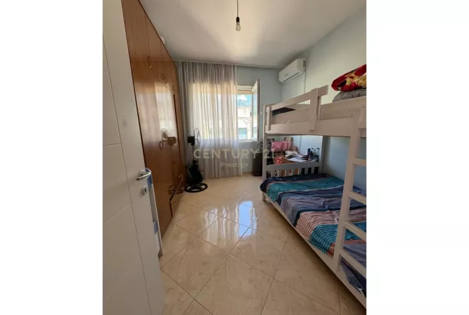 Shtepi me qera Apartament ne Tirane, 2+1, Mobilimi E mobiluar, Pagesa 450  Euro.
