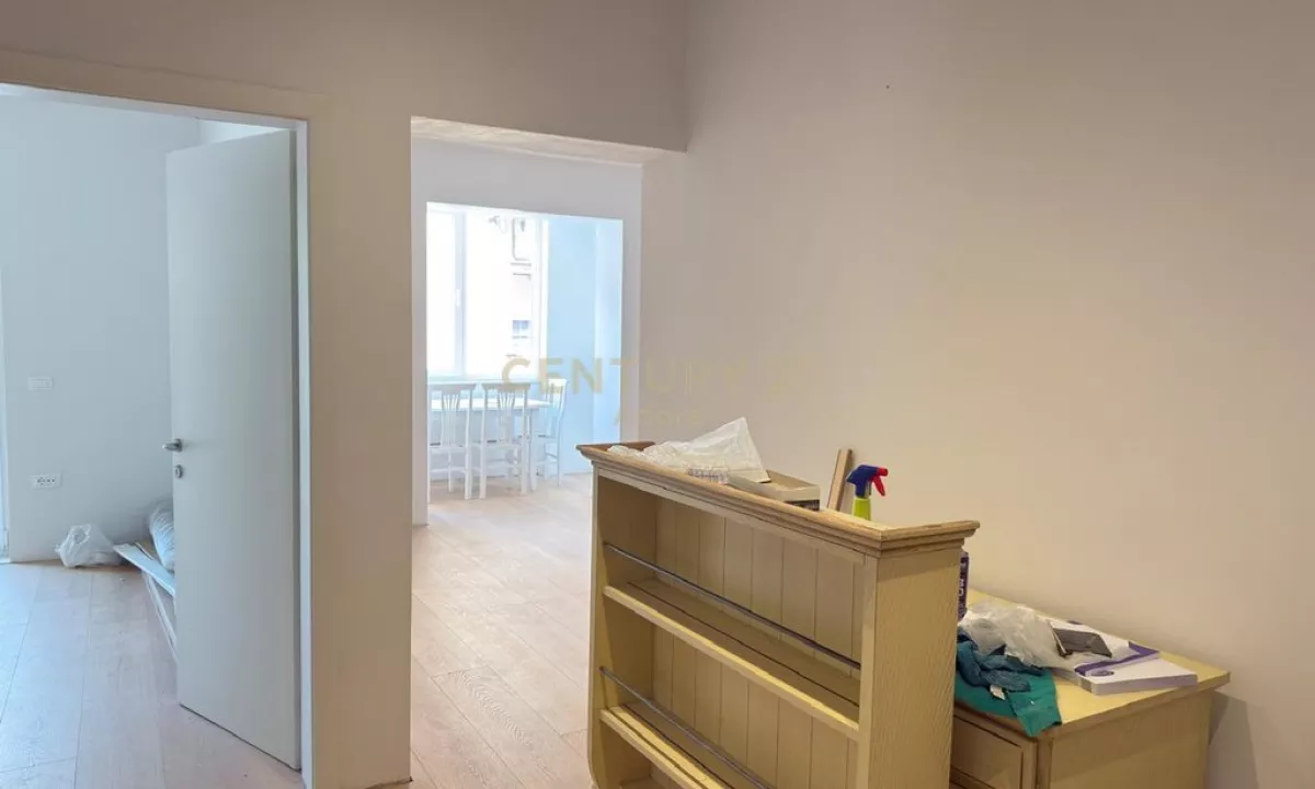 Shtepi me qera Apartament ne Tirane, 2+1, Mobilimi Pjeserisht e mobiluar, Pagesa 650  Euro.