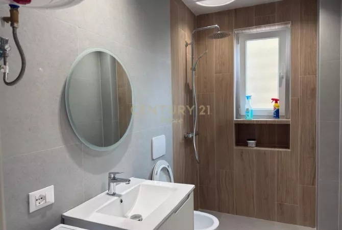 Shtepi me qera Apartament ne Tirane, 2+1, Mobilimi Pjeserisht e mobiluar, Pagesa 650  Euro.