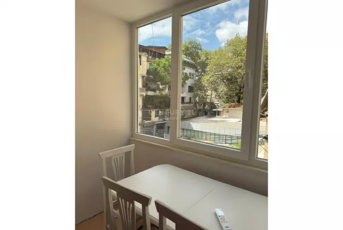 Shtepi me qera Apartament ne Tirane, 2+1, Mobilimi Pjeserisht e mobiluar, Pagesa 650  Euro.