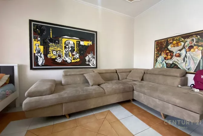 JAPIM ME QIRA APARTAMENT 1+1 RRUGA E DIBRES, MEDRESE !