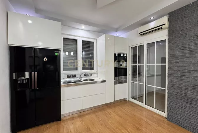 Shtepi me qera Apartament ne Tirane, 2+1, Mobilimi E mobiluar, Pagesa 500  Euro.