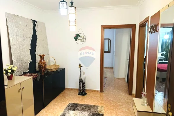Shtepi me qera Apartament ne Tirane, 3+1, Mobilimi E mobiluar, Pagesa 700  Euro.