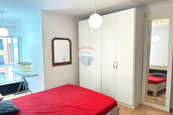 Shtepi me qera Apartament ne Tirane, 3+1, Mobilimi E mobiluar, Pagesa 700  Euro.