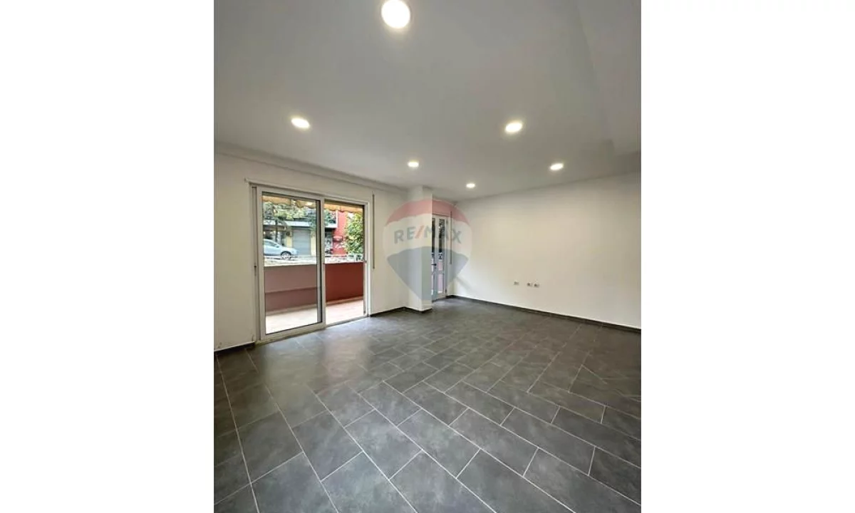 Shtepi me qera Apartament ne Tirane, 4+1, Mobilimi Bosh, pa mobiluar, Pagesa 4,500  Leke.