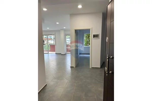 Shtepi me qera Apartament ne Tirane, 4+1, Mobilimi Bosh, pa mobiluar, Pagesa 4,500  Leke.