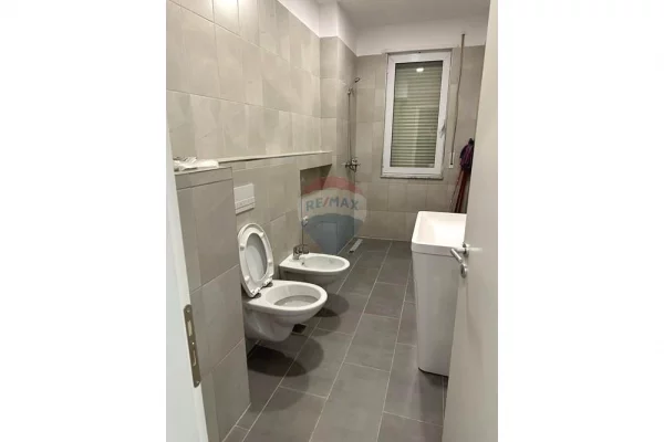 Shtepi me qera Apartament ne Tirane, 4+1, Mobilimi Bosh, pa mobiluar, Pagesa 4,500  Leke.