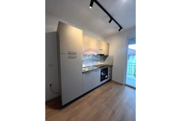 Apartament - Për Qira - Shkozë, Tiranë