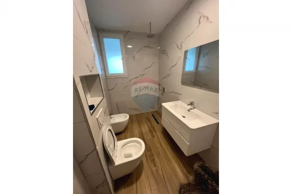 Shtepi me qera Shtepi Private ne Tirane, 1+1, Mobilimi E mobiluar, Pagesa 4,500  Leke.