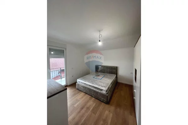 Shtepi me qera Shtepi Private ne Tirane, 1+1, Mobilimi E mobiluar, Pagesa 4,500  Leke.