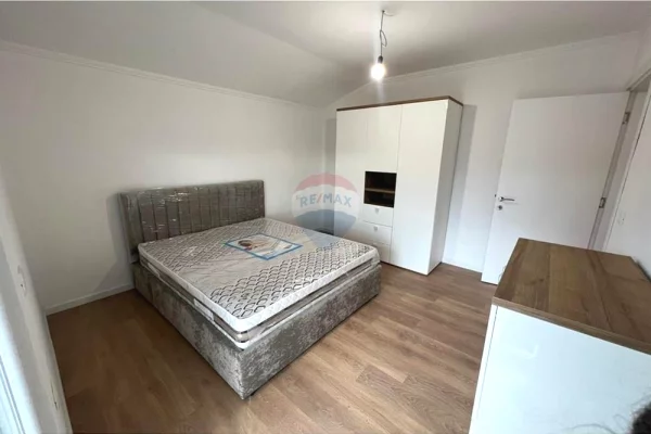 Shtepi me qera Shtepi Private ne Tirane, 1+1, Mobilimi E mobiluar, Pagesa 4,500  Leke.