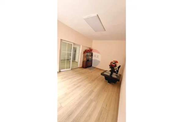 Shtepi me qera Apartament ne Tirane, 1+1, Mobilimi Bosh, pa mobiluar, Pagesa 700  Euro.