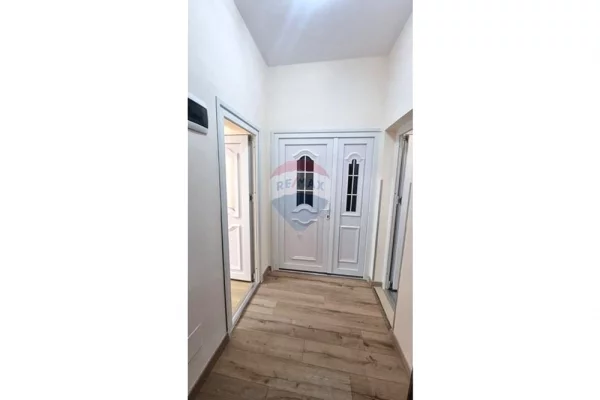 Shtepi me qera Apartament ne Tirane, 1+1, Mobilimi Bosh, pa mobiluar, Pagesa 700  Euro.
