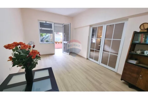 Shtepi me qera Apartament ne Tirane, 1+1, Mobilimi Bosh, pa mobiluar, Pagesa 700  Euro.